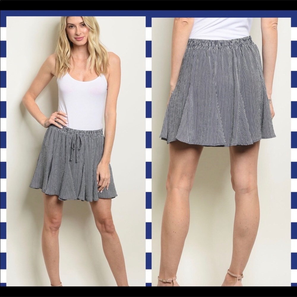 ✨Pleated Navy Skirt✨